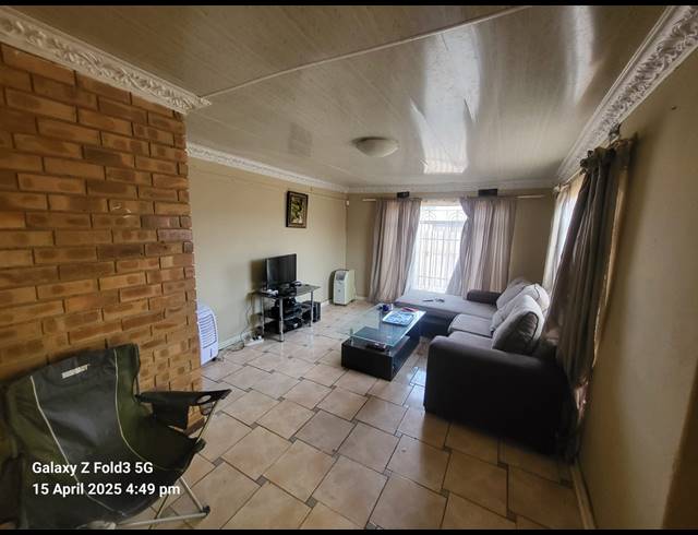 3 BEDROOM FREESTANDING FOR SALE IN KANANA
